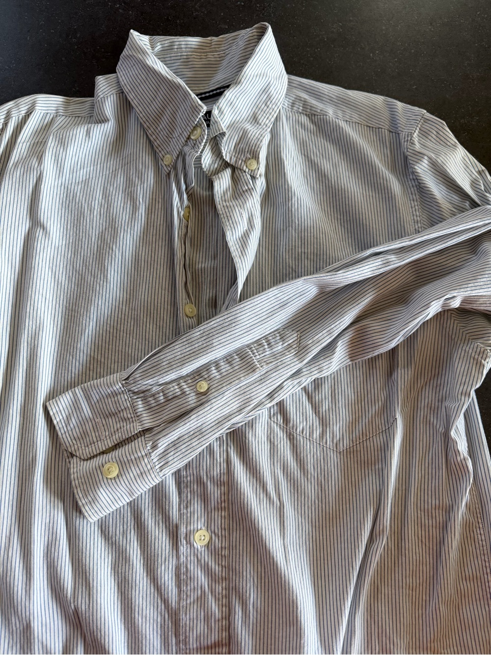 Nautica Men’s Slim Fit Blue White Pinstripe Button Down Shirt Size M 100% Cotton